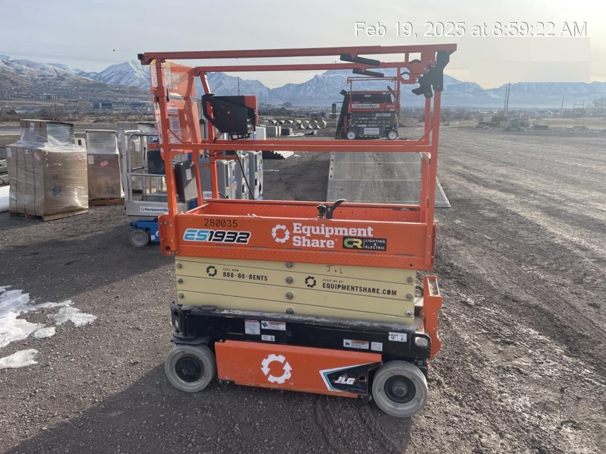 2022 JLG ES1932