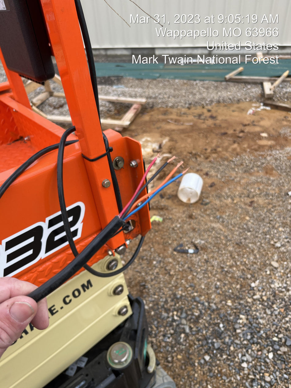 2023 JLG ES1932