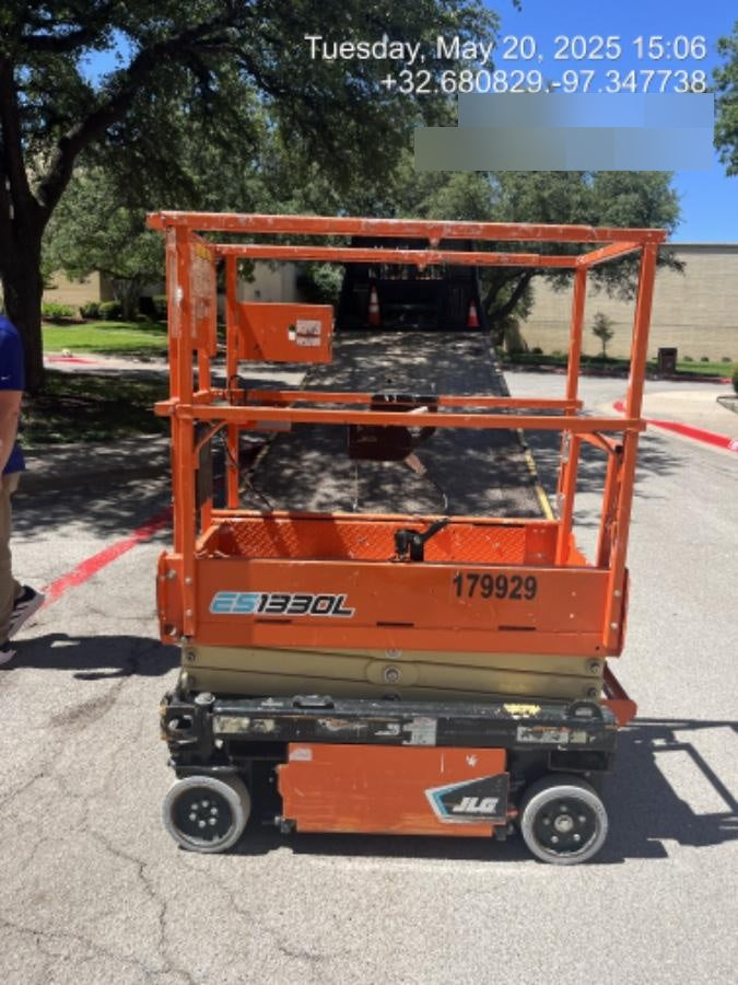 2021 JLG ES1330L