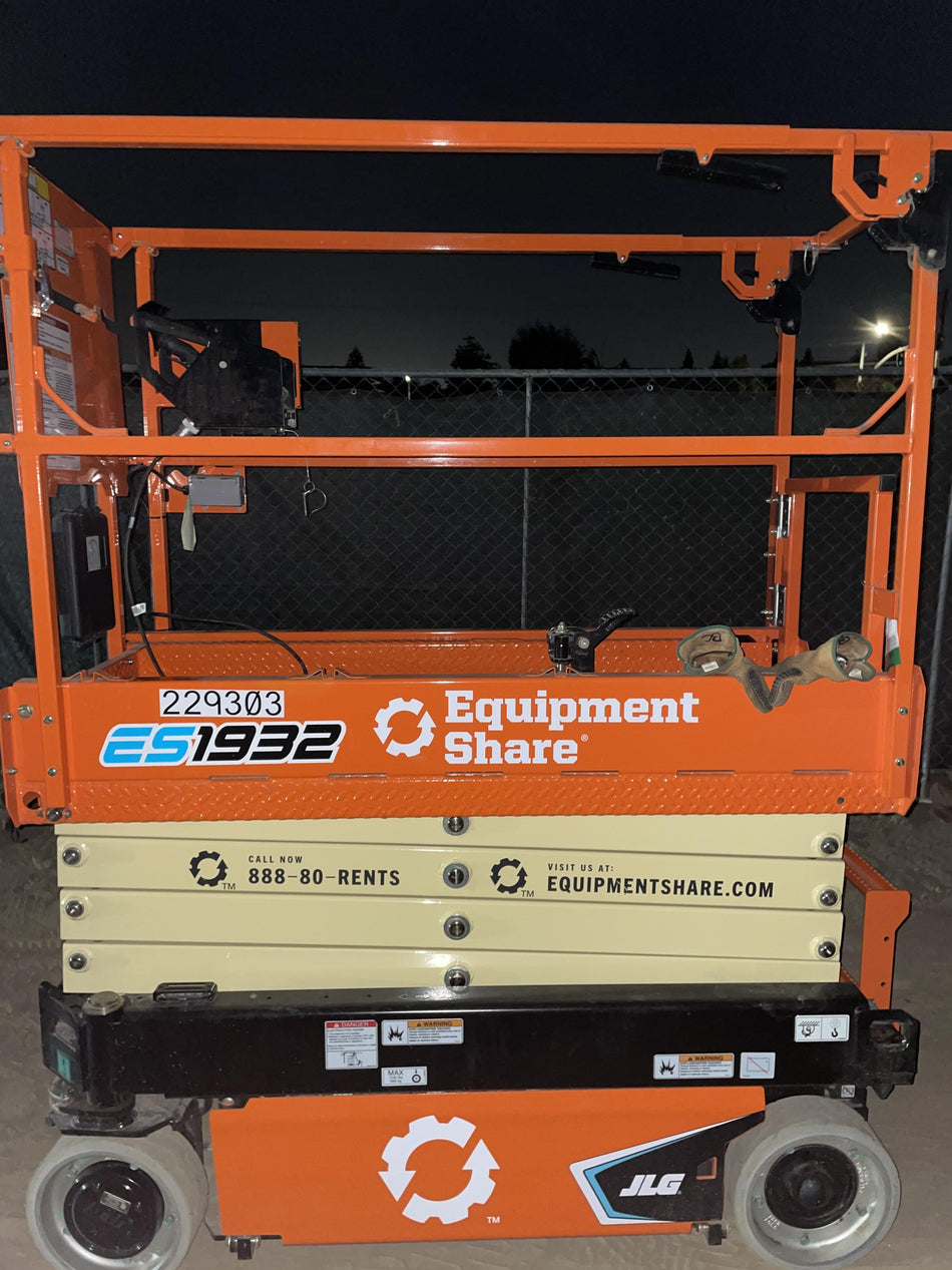 2022 JLG ES1932