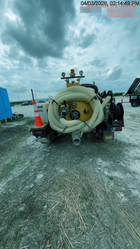 2021 Vac-Tron LP573XDT 500 Gallon Debris Tank w/ Hydraulic Tilt, two (2) 100 Gallon Water Tanks, Low Profile Torsion Axles (12,000 GVWR)
