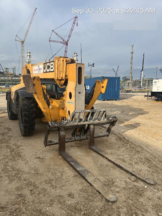 2019 JCB 512-56 Enclosed Cab, 109 HP, Solid Tires, Worklights, Beacon, Aux Hydraulics, Lifting Eye 60" Carriage/60" Forks