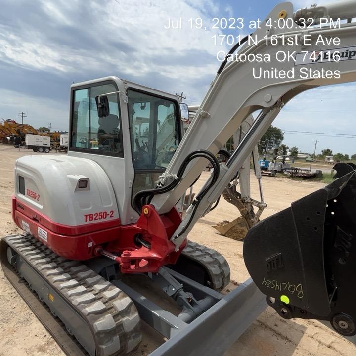 2023 TAKEUCHI TB250-2CR