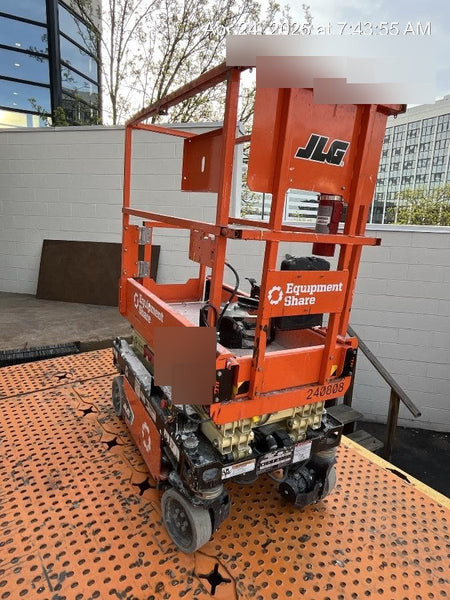 2022 JLG ES1330L