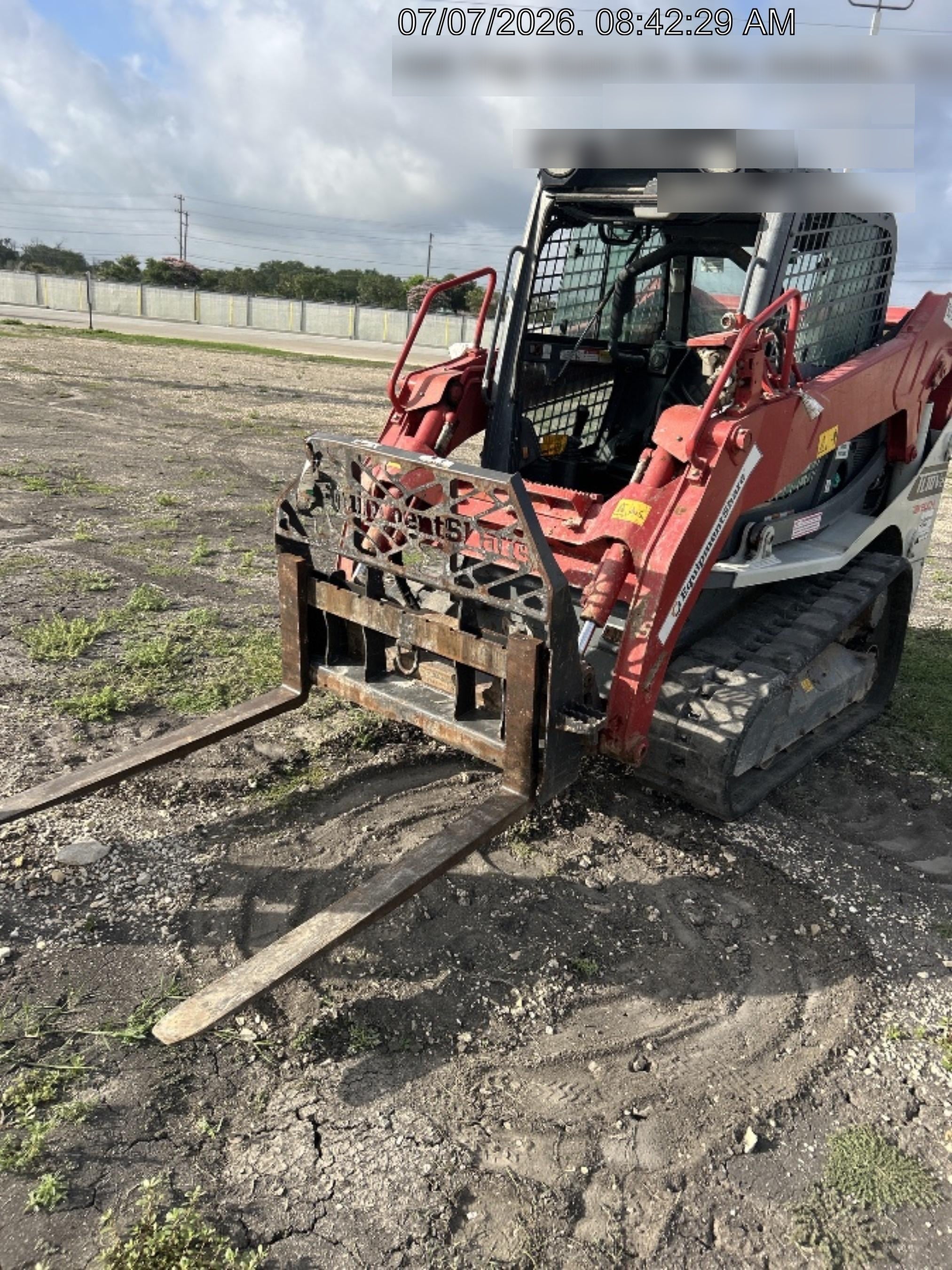 2023 TAKEUCHI TL10V2-CR