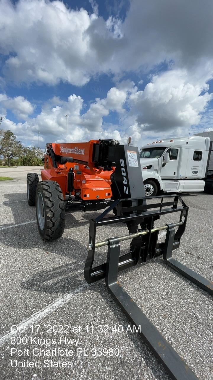 2022 SKYTRAK 8042