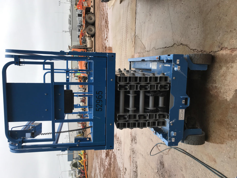 2019 Genie GS-4047 Folding rails with half height swing gate