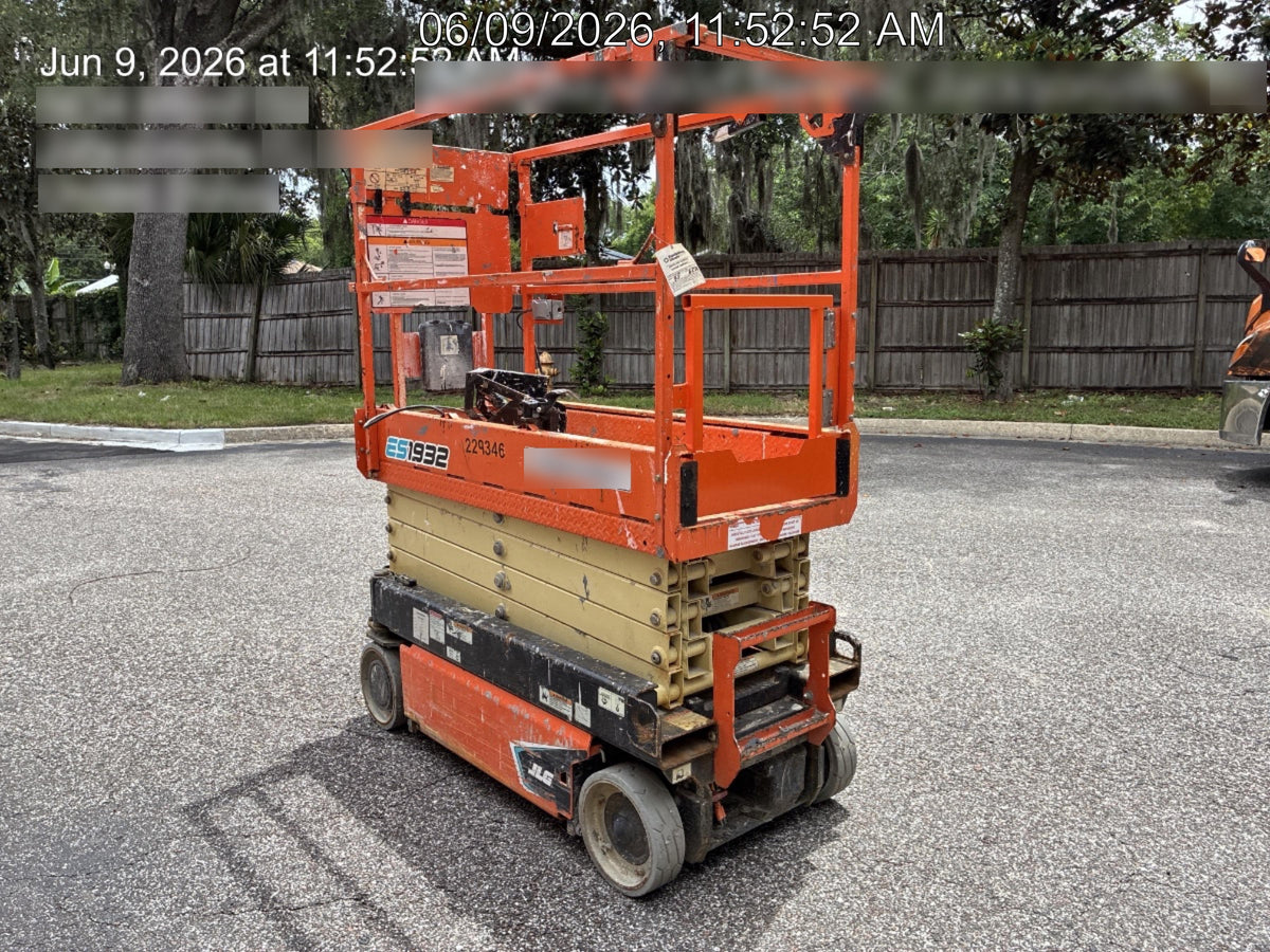 2022 JLG ES1932