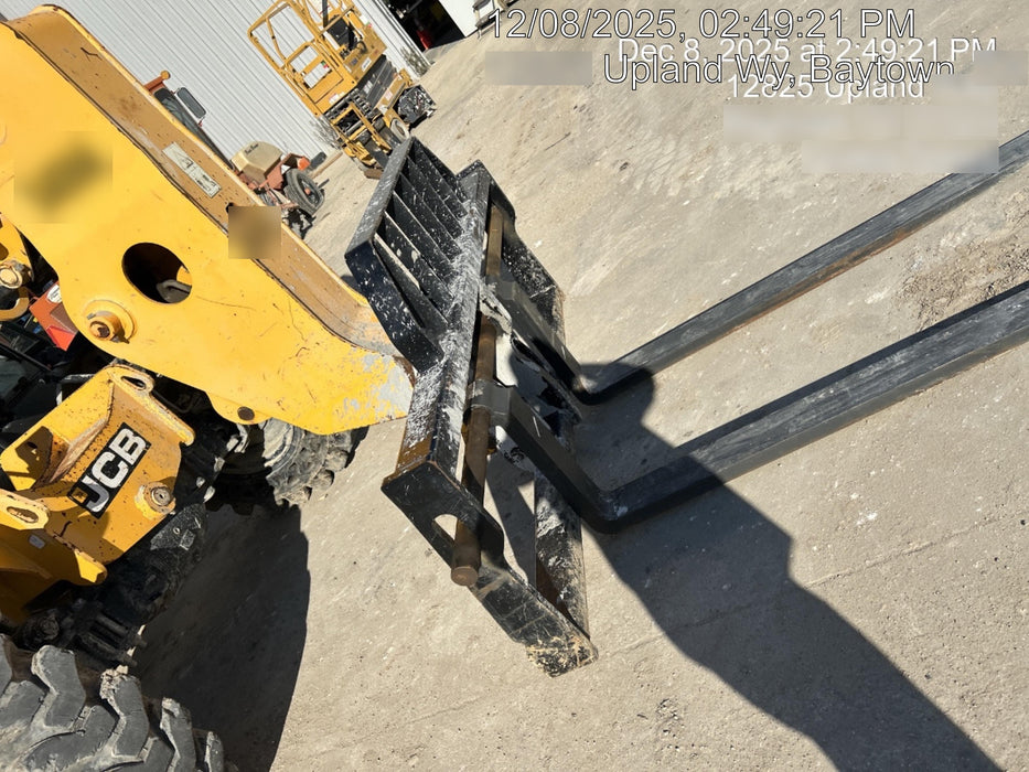 2019 JCB 509-42 Cab/Heat/Air, 74 HP, Solid Tires, STD Worklight, Beacon, Aux Hydraulics, Lifting Eye, Back up Alarm w/66" Carriage/60" Forks