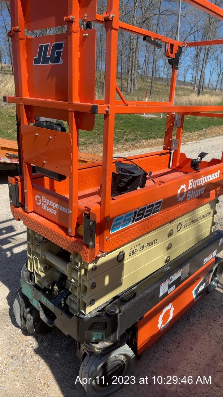2023 JLG ES1932