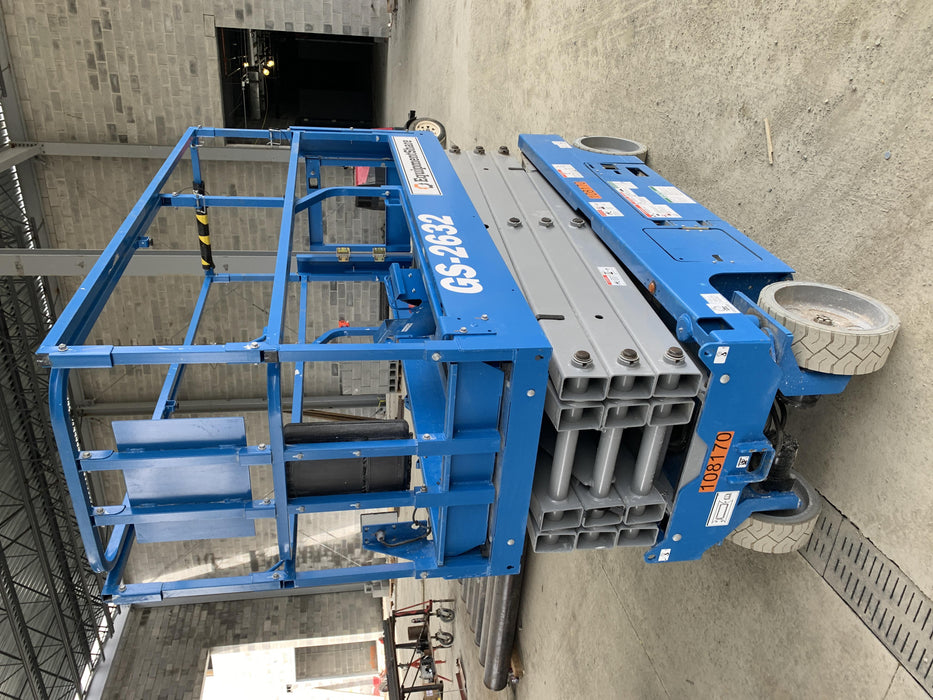 2020 Genie GS-2632 Solid NM Tires, Folding Rails with Half-Height Swing Gate, Beacon