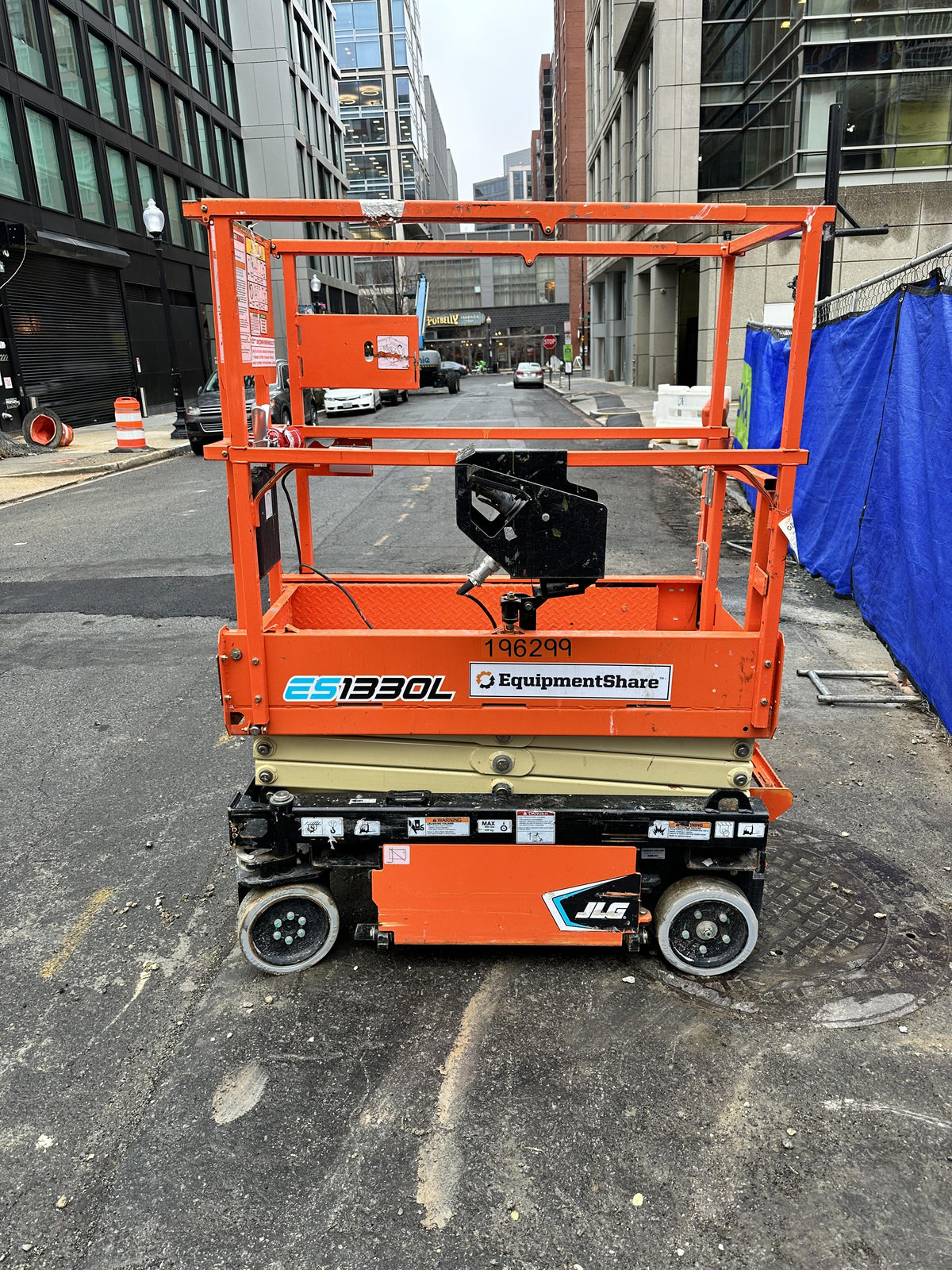 2021 JLG ES1330L