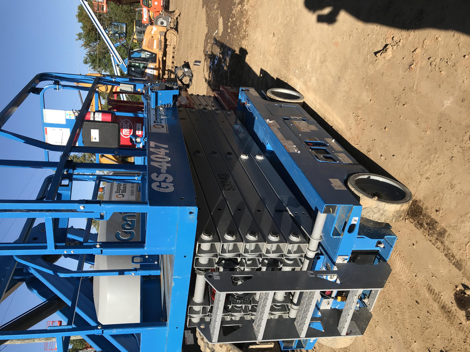 2019 Genie GS-4047 Folding rails with half height swing gate