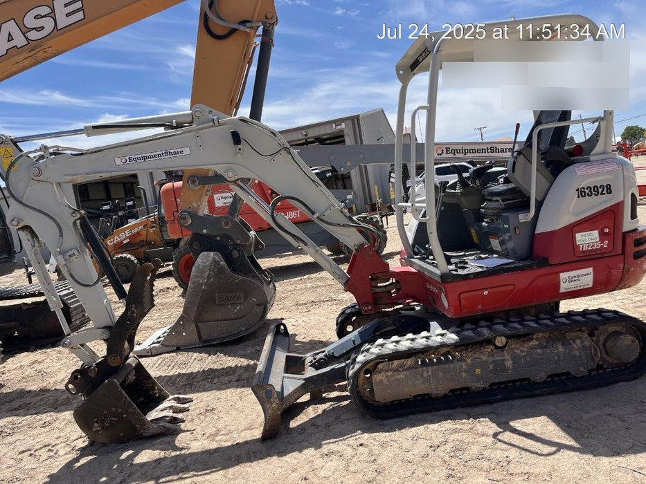 2021 TAKEUCHI TB235-2R