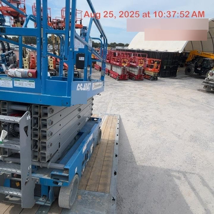 2019 Genie GS-4047 Folding rails with half height swing gate