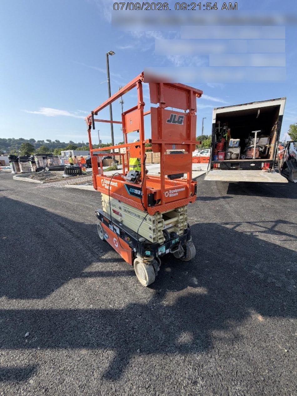 2025 JLG ES1932