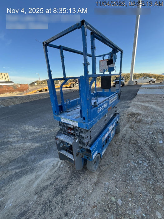 2020 Genie GS-1930 Solid Non Marking Tires, Beacon, Folding rails with half height swing gate, 800W Inverter