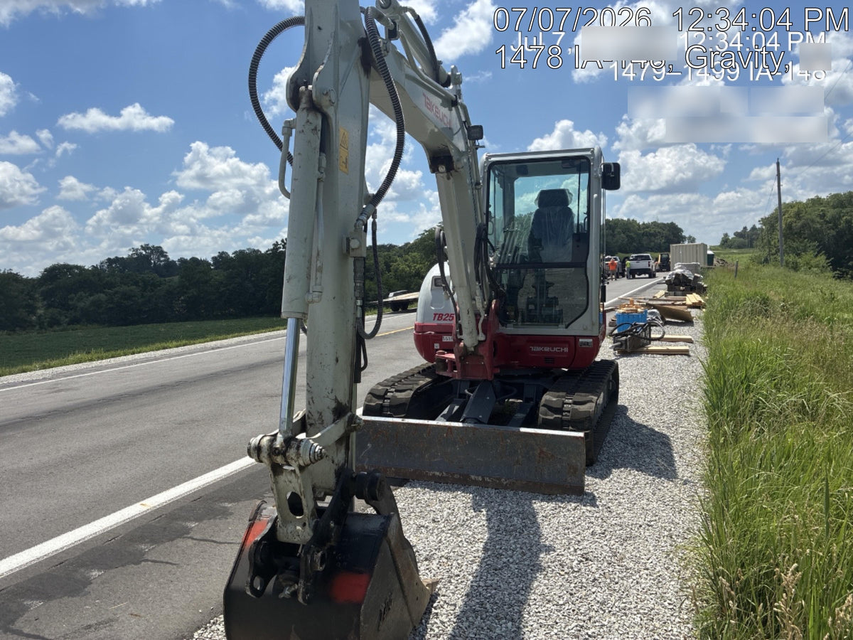 2025 TAKEUCHI TB250-2CR