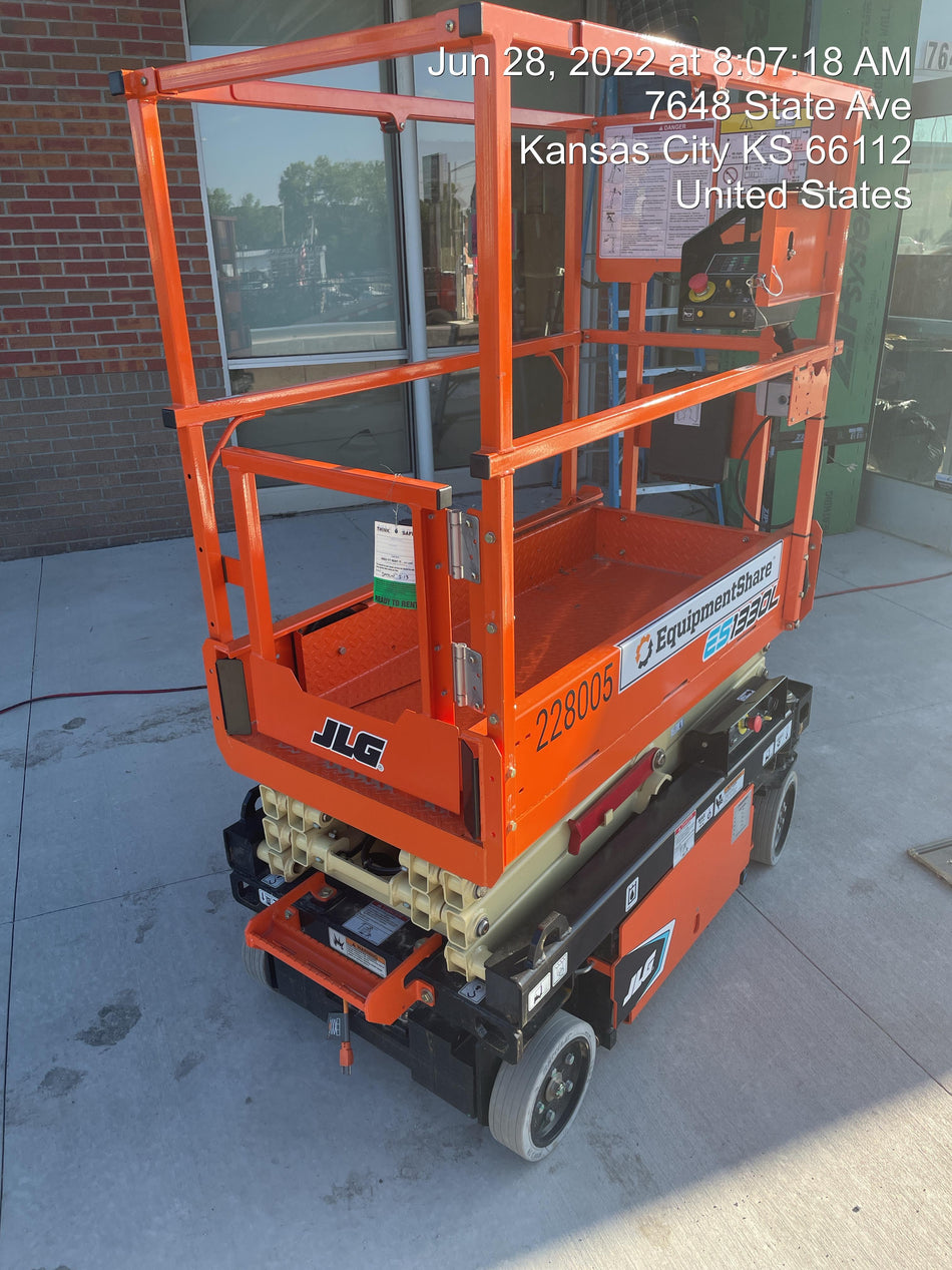 2022 JLG ES1330L