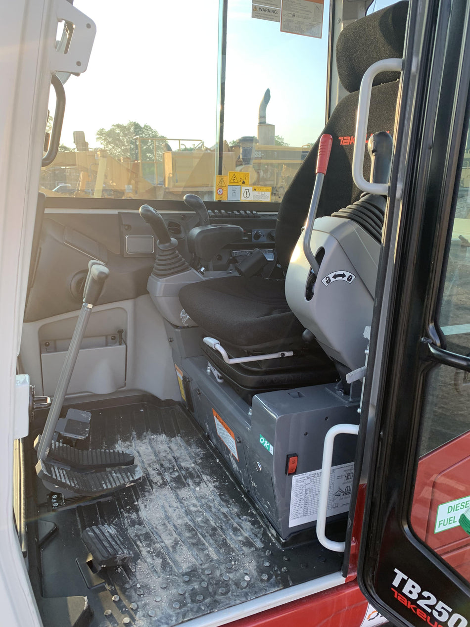 2022 TAKEUCHI TB250-2C