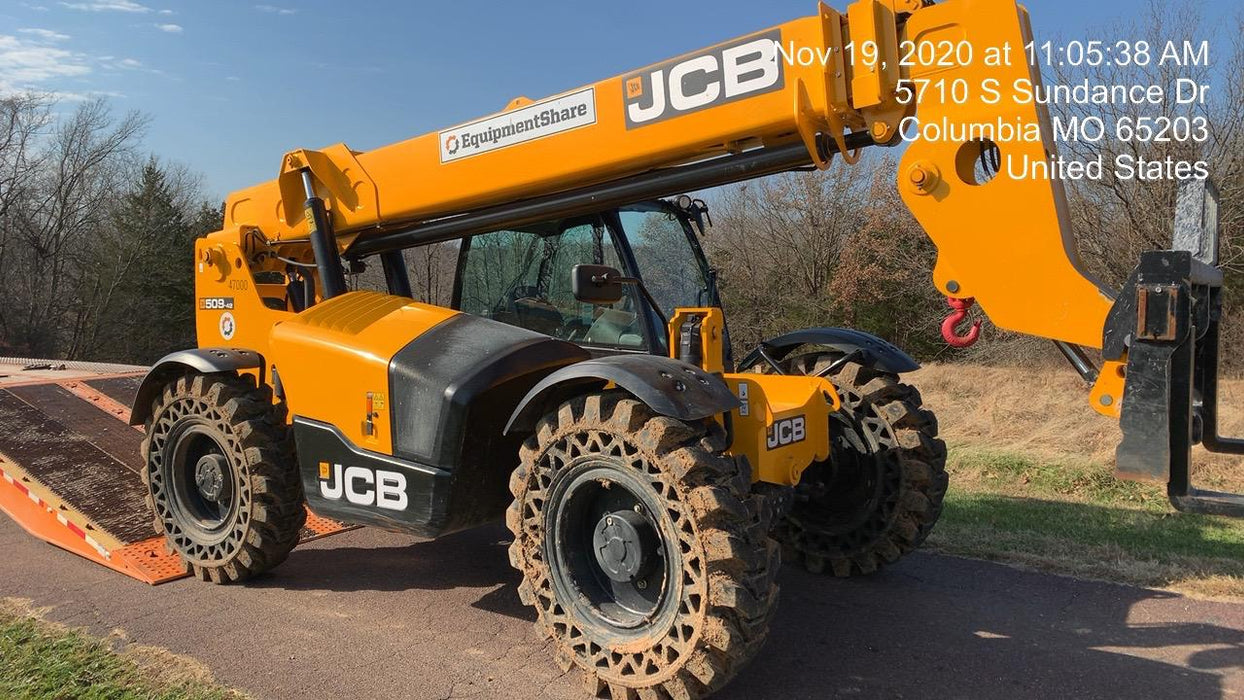 2019 JCB 509-42 Cab/Heat/Air, 74 HP, Solid Tires, STD Worklight, Beacon, Aux Hydraulics, Lifting Eye, Back up Alarm w/66" Carriage/60" Forks