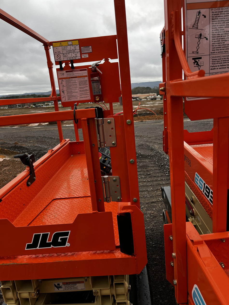 2022 JLG ES1932