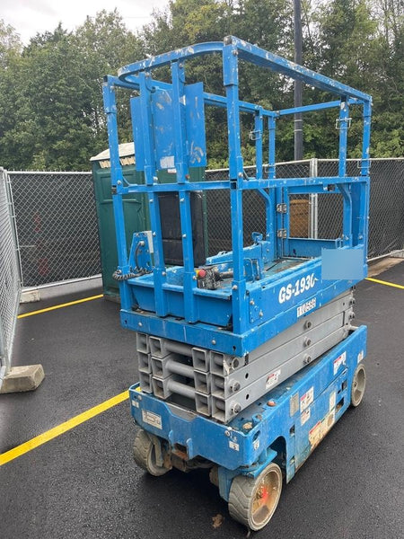 2020 Genie GS-1930 Solid Non Marking Tires, Beacon, Folding rails with half height swing gate, 800W Inverter