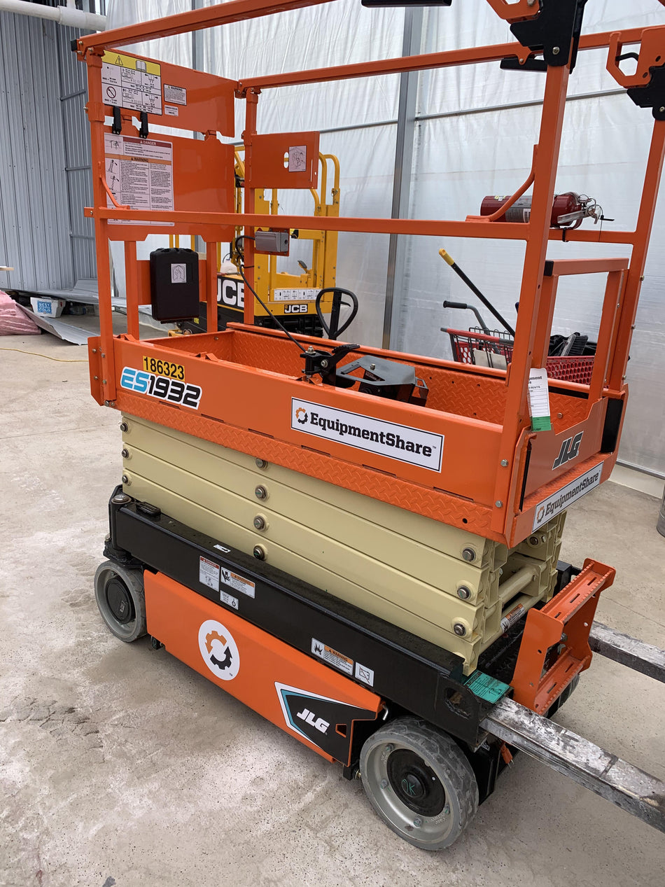 2021 JLG ES1932