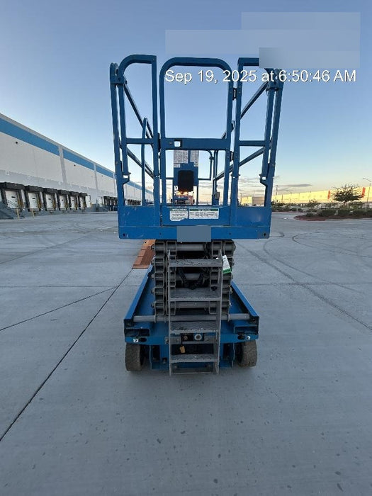 2019 Genie GS-4047 Folding rails with half height swing gate