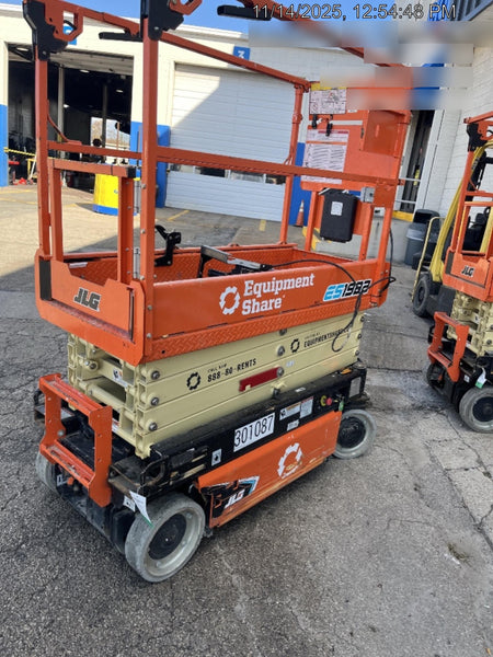 2023 JLG ES1932