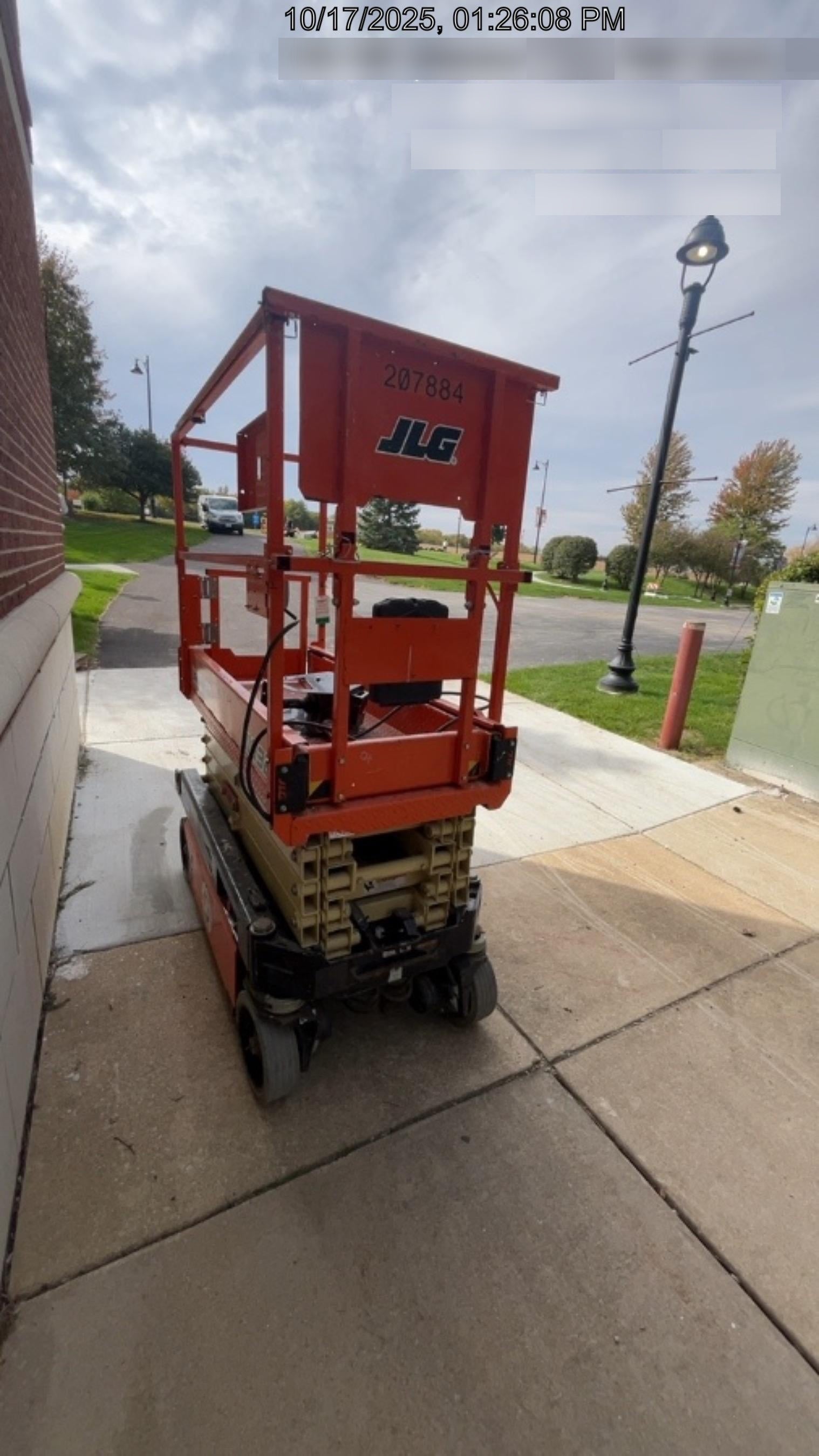 2022 JLG R1932