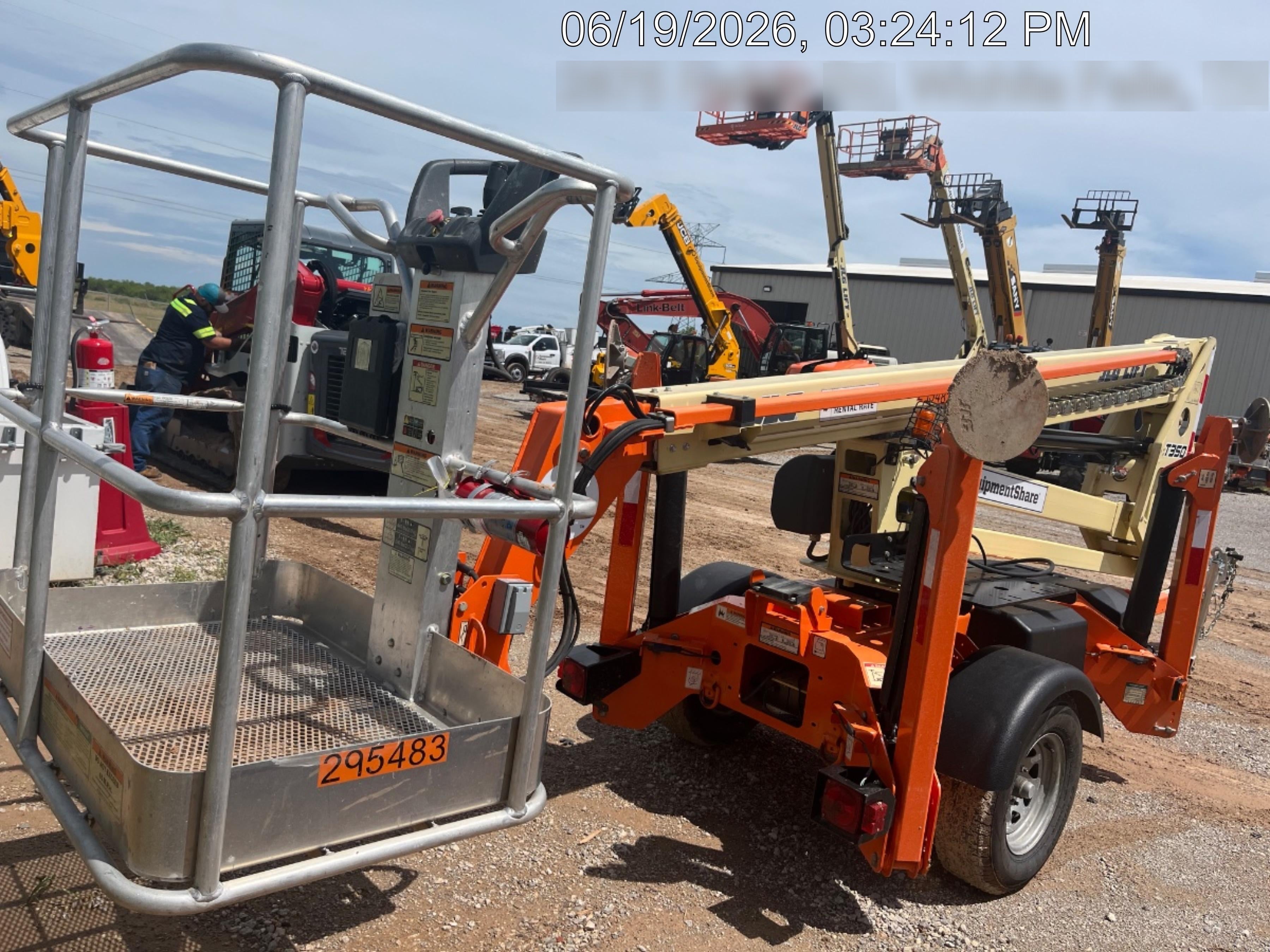 2023 JLG T350
