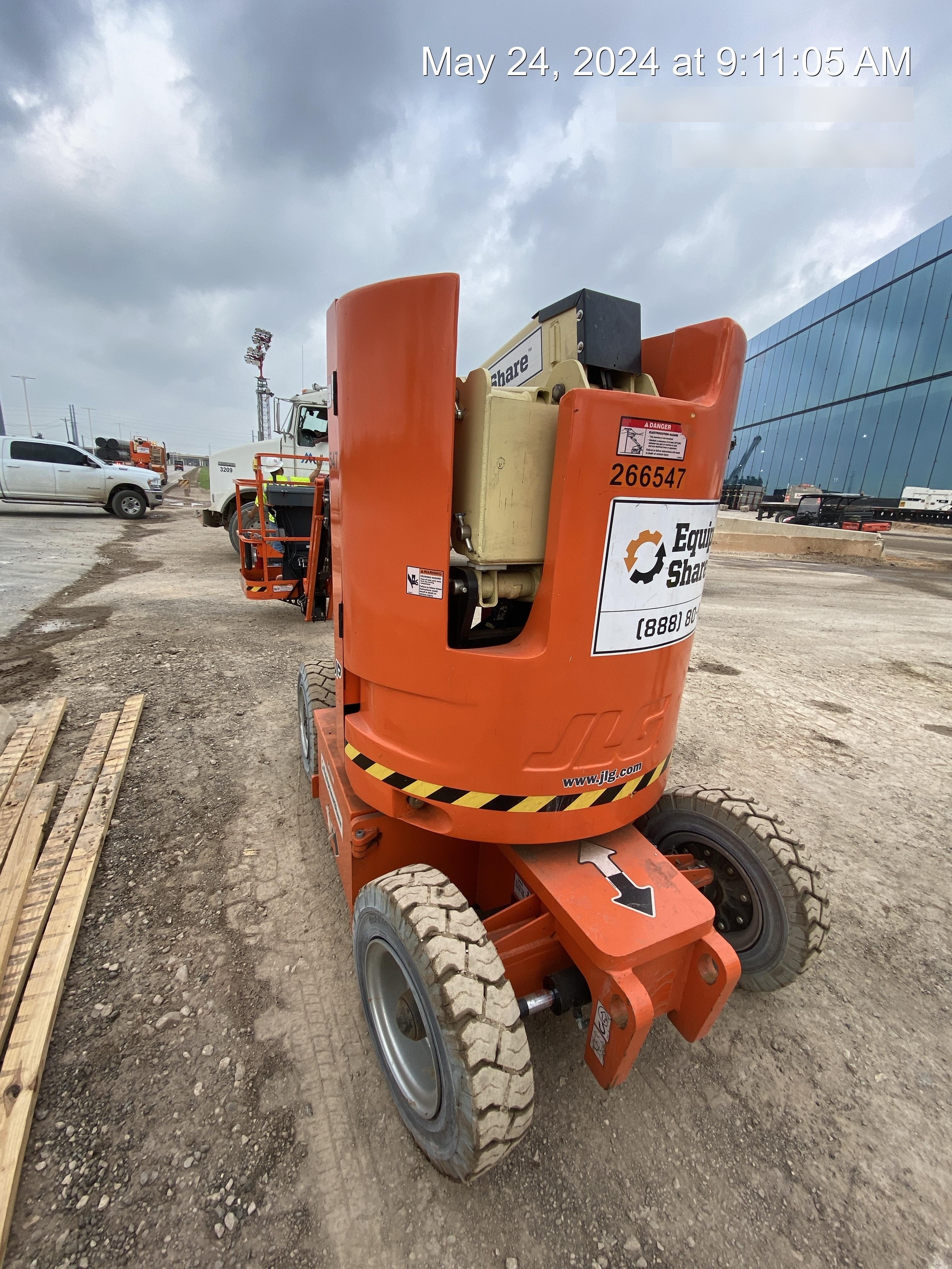2022 JLG E300AJP