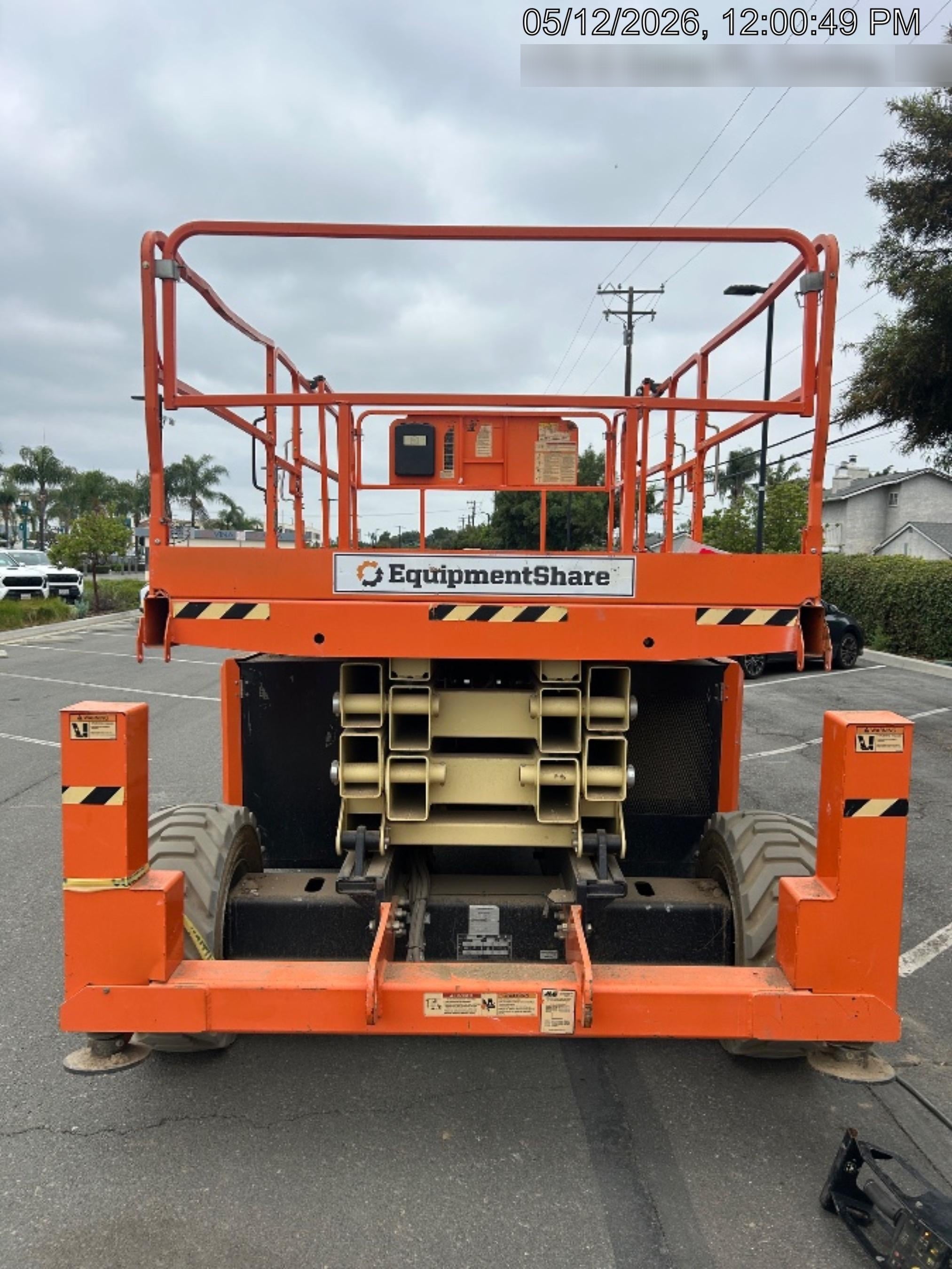 2021 JLG 330LRT
