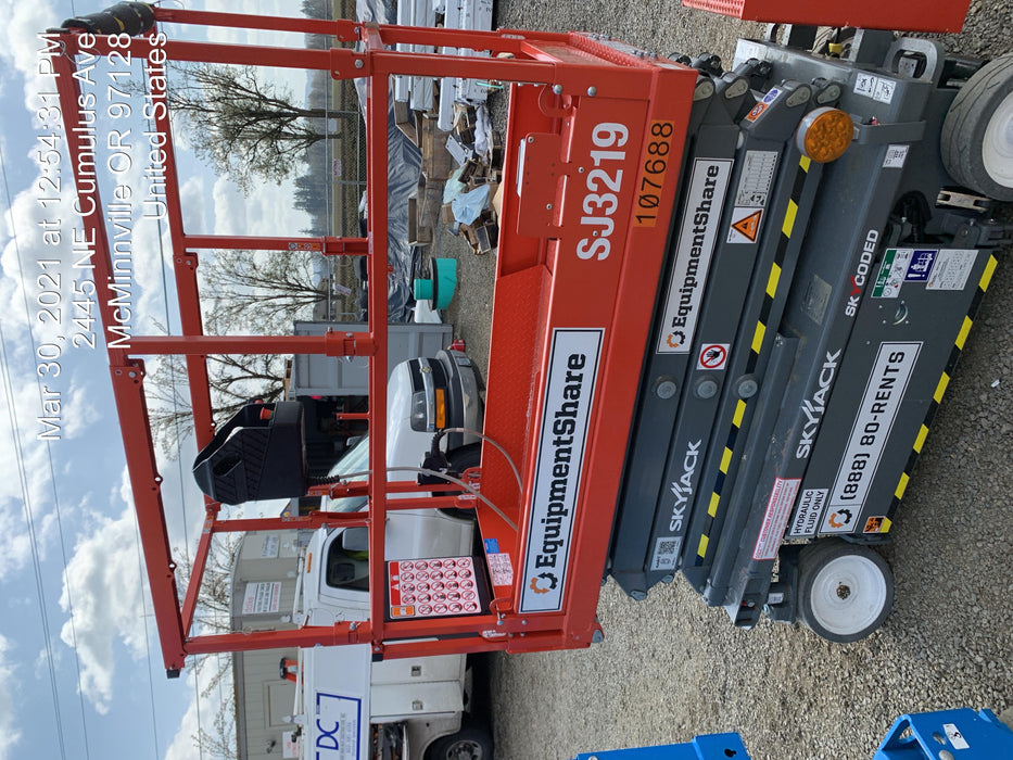 2020 Skyjack SJIII-3219 Solid NM Tires, Half height spring hinged entry gate, Dual Beacons, 800W Inverter