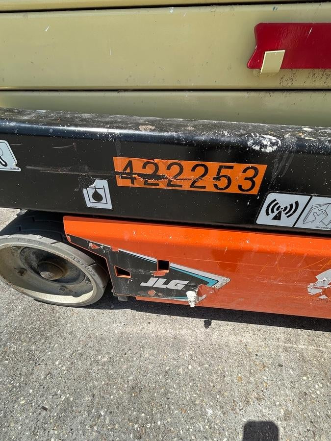 2024 JLG ES1932