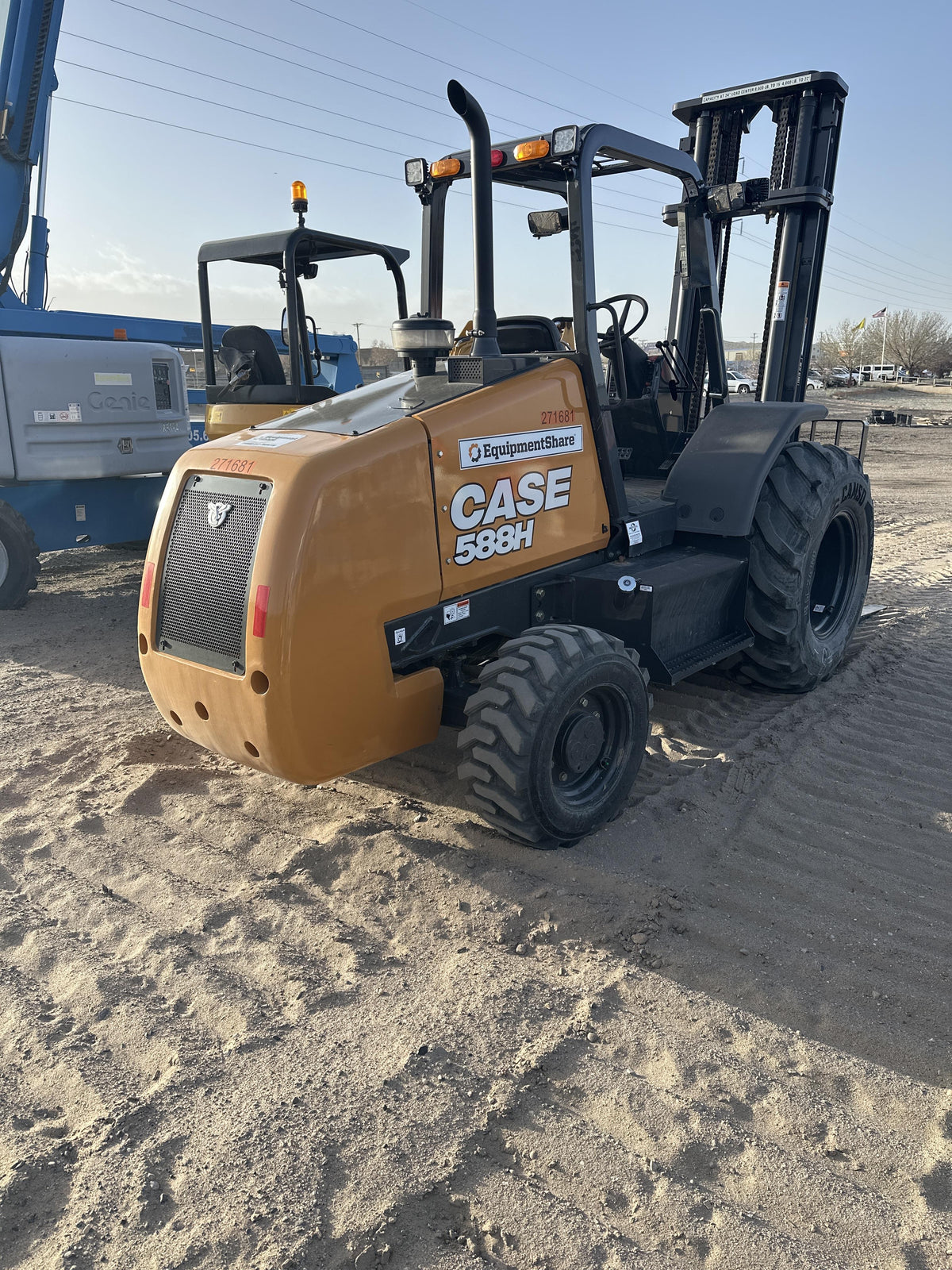 2023 CASE 588H
