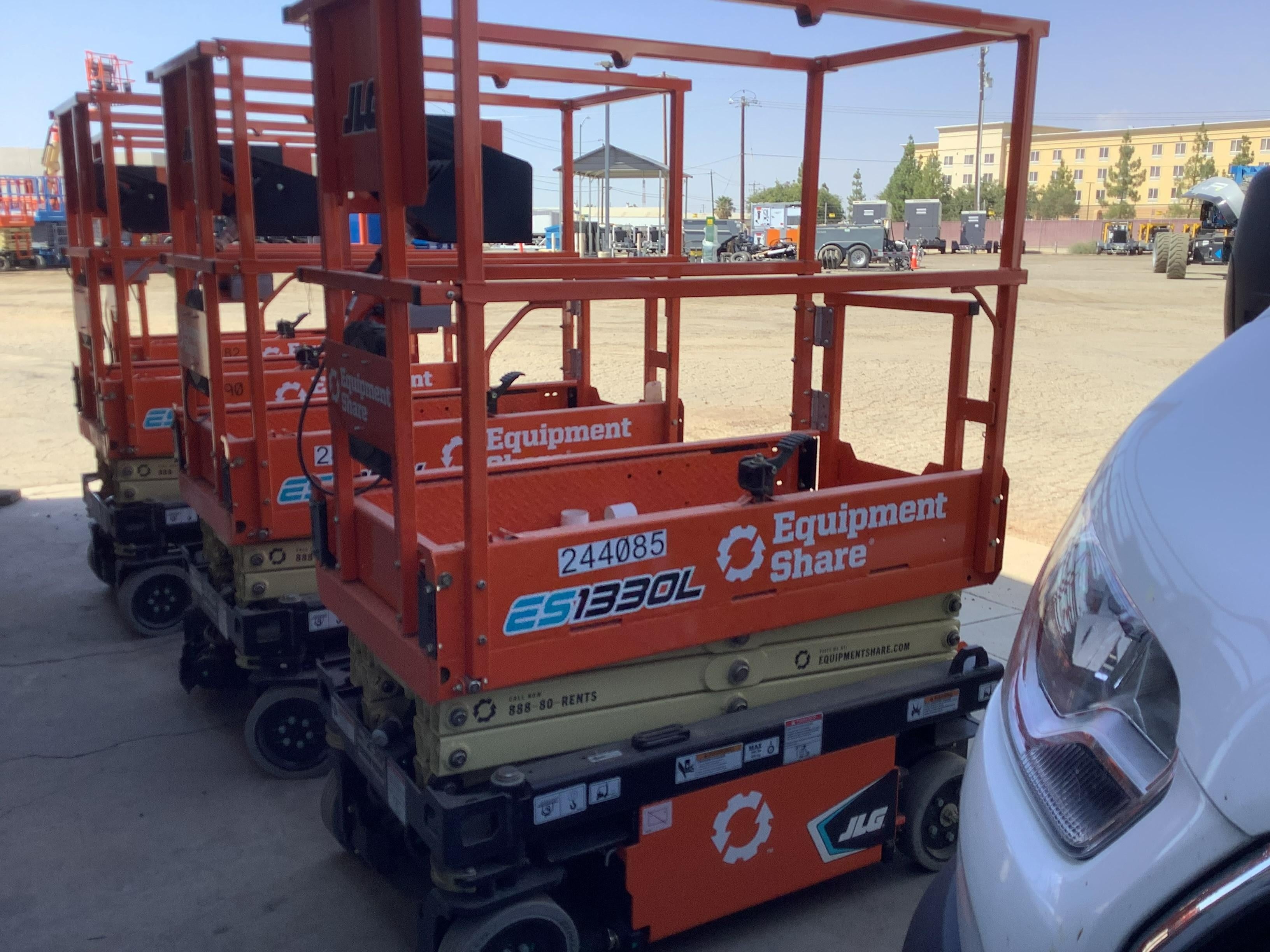 2022 JLG ES1330L