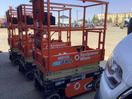2022 JLG ES1330L