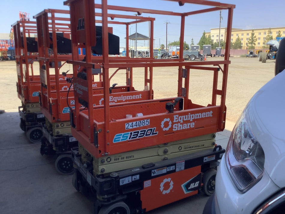 2022 JLG ES1330L