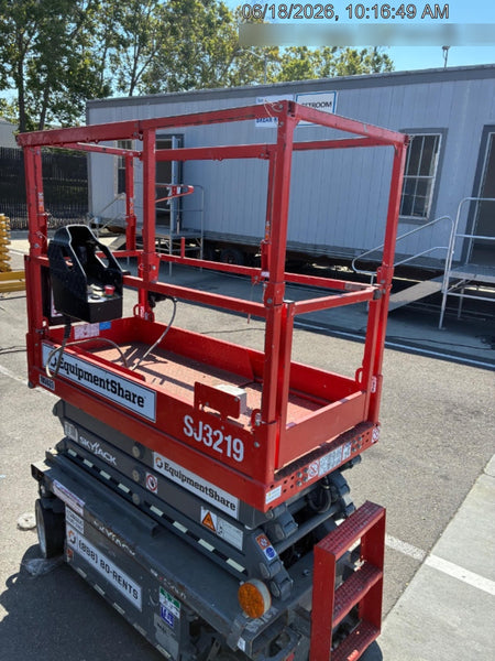 2020 Skyjack SJIII-3219 Solid NM Tires, Half height spring hinged entry gate, Dual Beacons, 800W Inverter