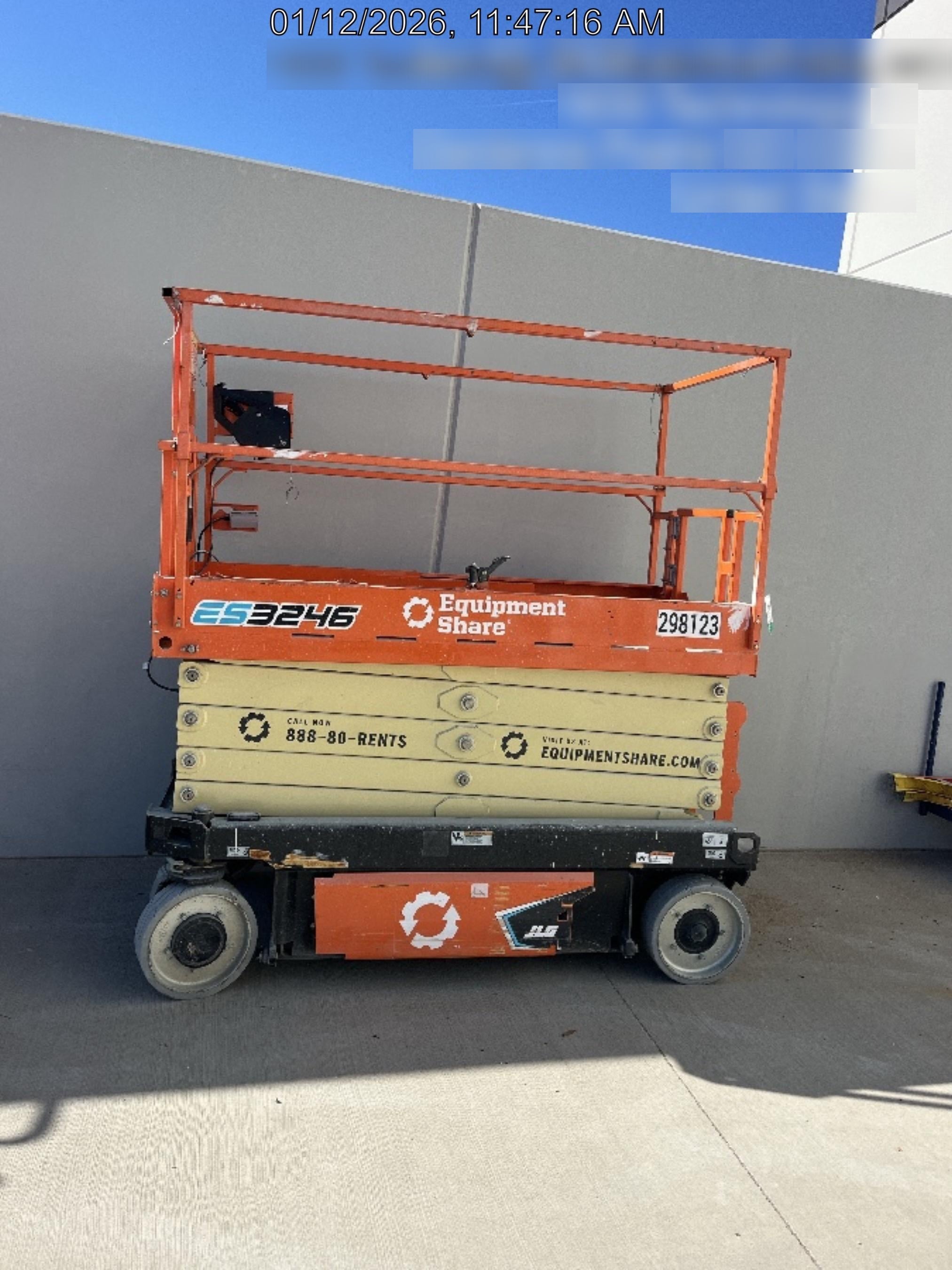 2023 JLG ES3246
