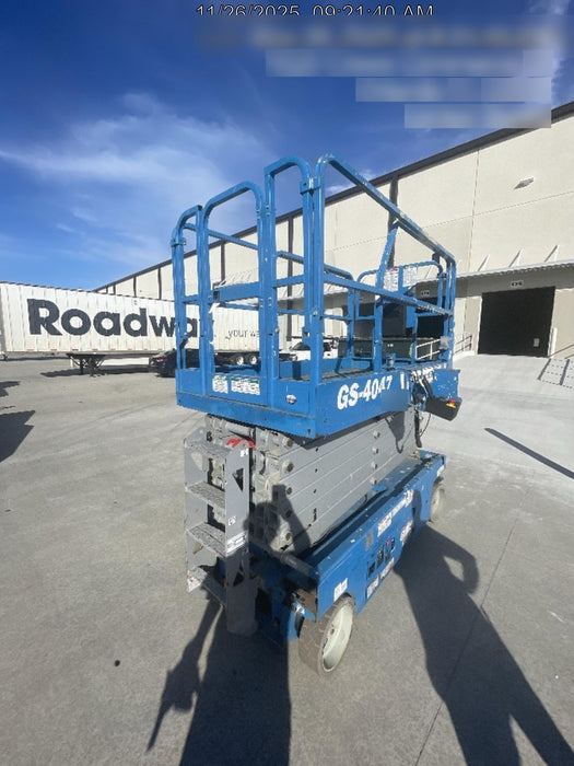 2019 Genie GS-4047 Folding rails with half height swing gate