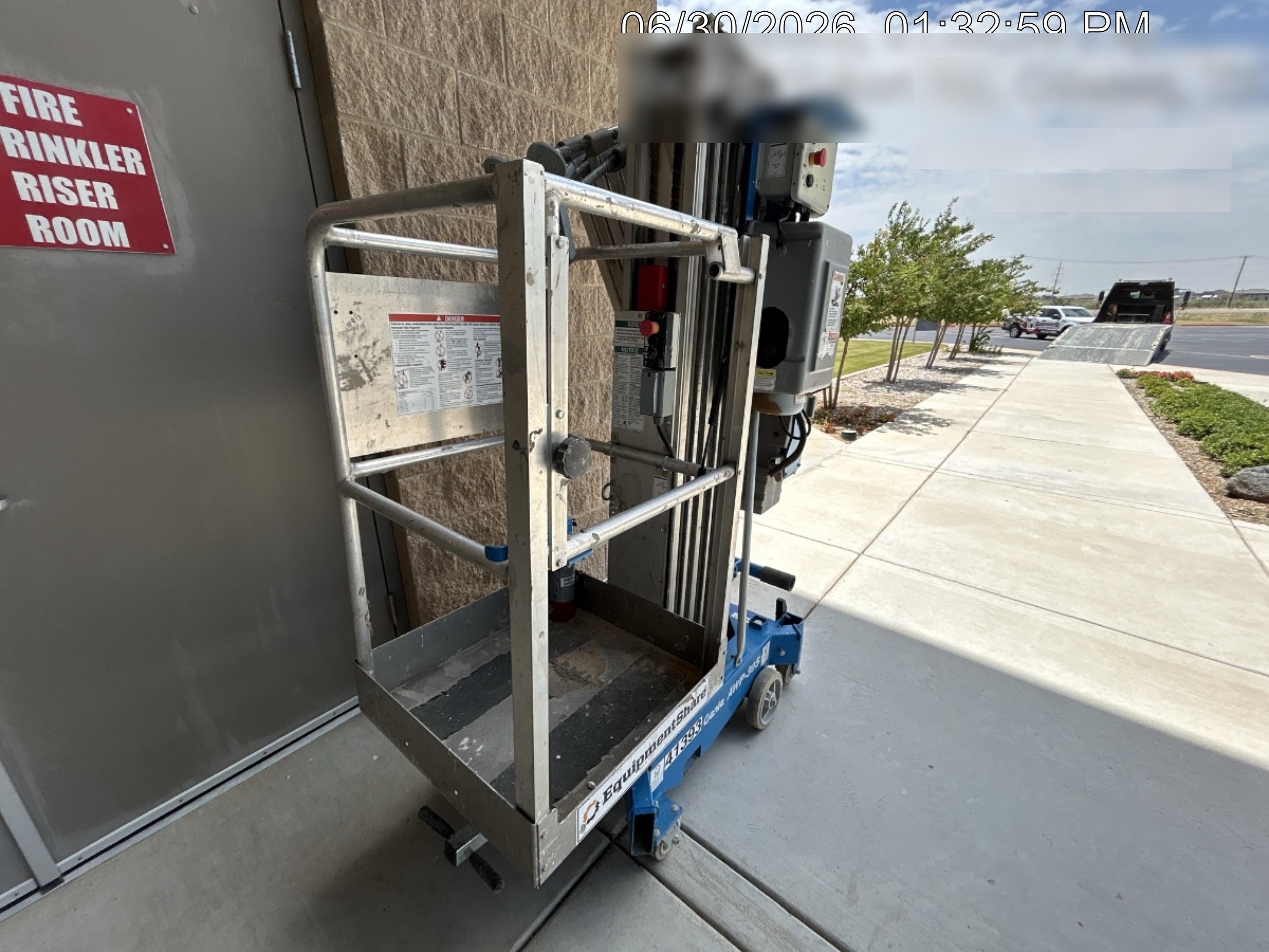 2019 GENIE AWP-30S