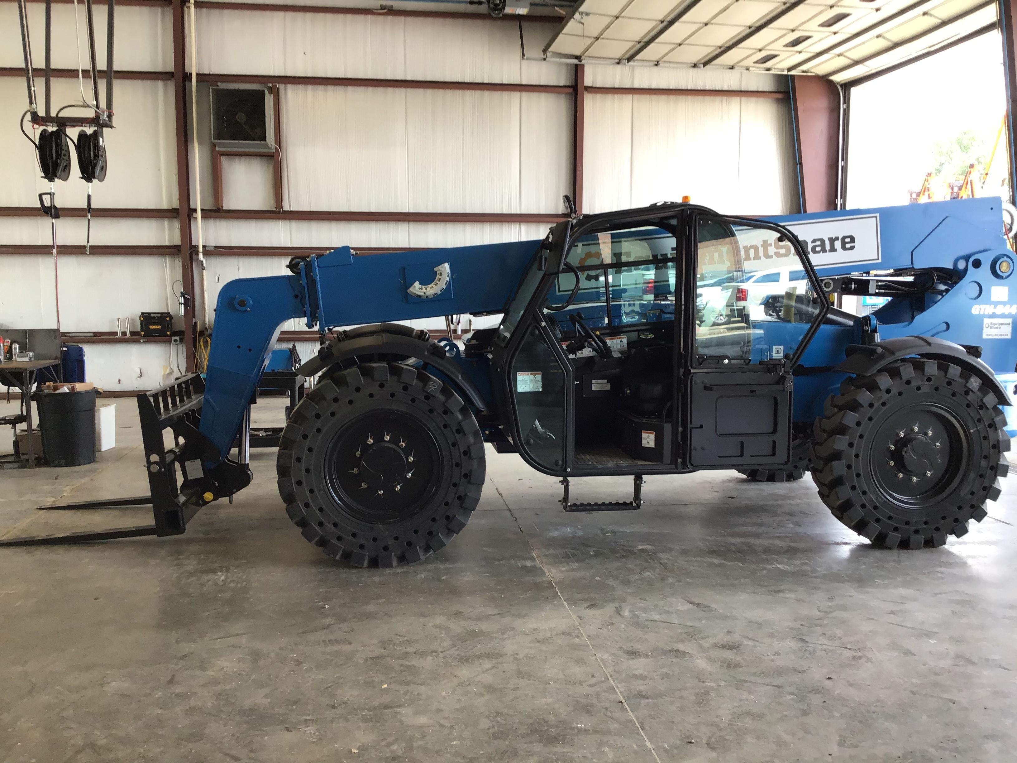 2019 Genie GTH-844 Cab/Heat/AC, Solid RT Tires, LED Work Lights, Beacon 60" QA Carriage, 48" Forks