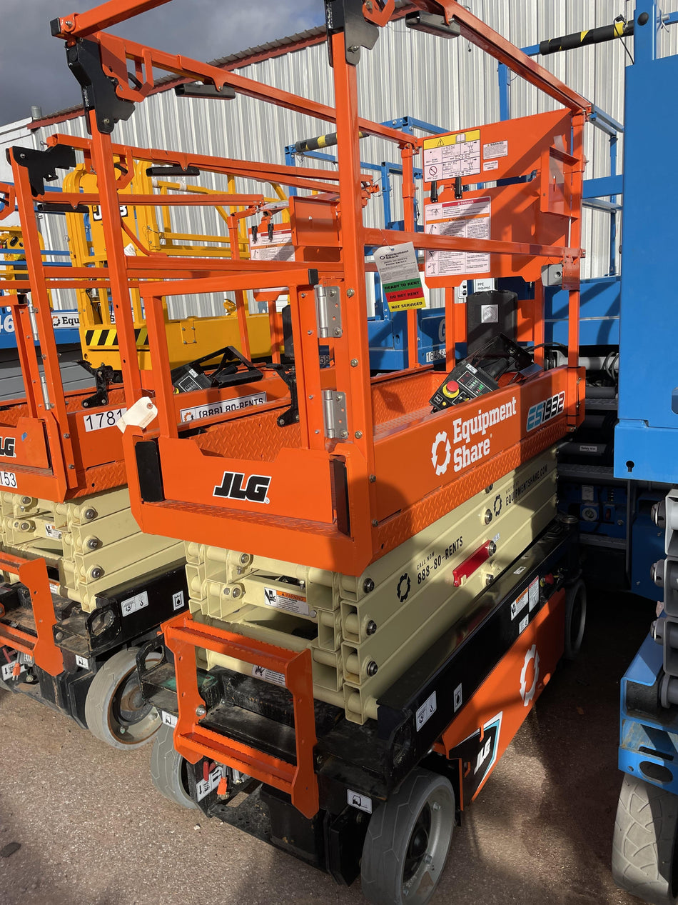 2022 JLG ES1932