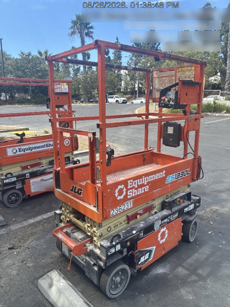 2022 JLG ES1330L