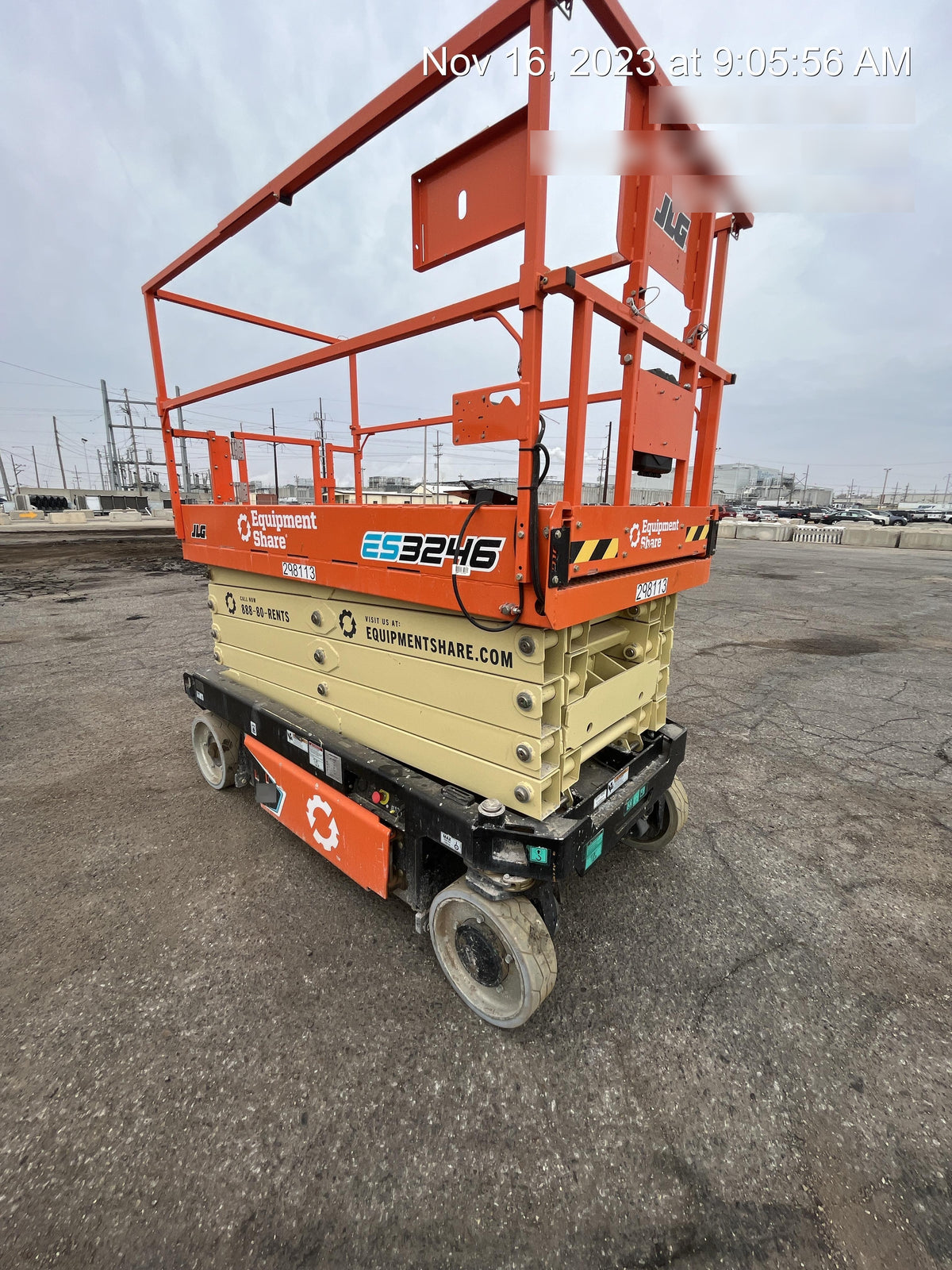 2023 JLG ES3246