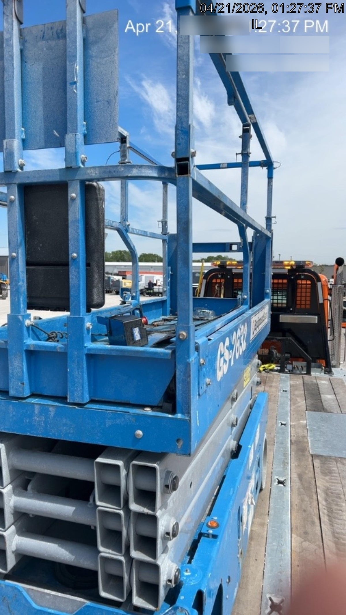 2019 Genie GS-2632 Folding rails with half height swing gate