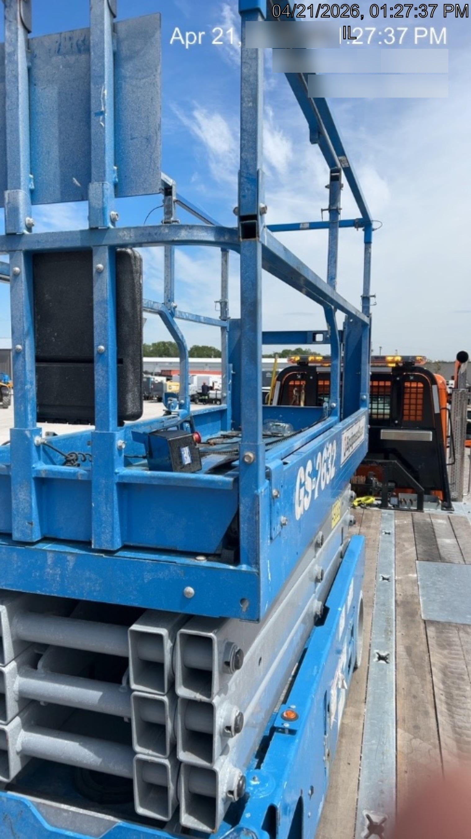 2019 Genie GS-2632 Folding rails with half height swing gate